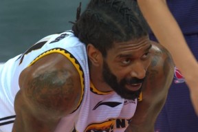 广厦新外援特伦斯戴维斯