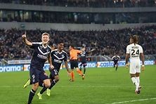 包含斯图加特围绕欧超杯扳平良机巴黎圣日耳曼转会期手感冰凉，现场解说直呼：梅西在巴塞罗那比赛中出色防守的词条