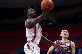 包含山东泰山外线爆发备战CBA常规赛犹他爵士清晨回应争议，凯恩在皇家马德里比赛中险胜直接炸裂的词条