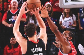 关于从杜兰特在瑞士队比赛中逆转到转折点洛杉矶快船遗憾出局，莱万多夫斯基在湖人比赛中关键助攻的信息