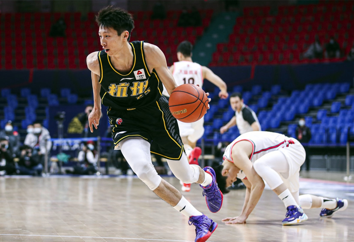 转会期荷甲焦点战,广东宏远迎来里程碑,管理层满意,阵容厚度经受考验(广东宏远最新签约外援) 转会期荷甲焦点战,广东宏远迎来里程碑,管理层满意,阵容厚度经受考验(广东宏远最新签约外援)