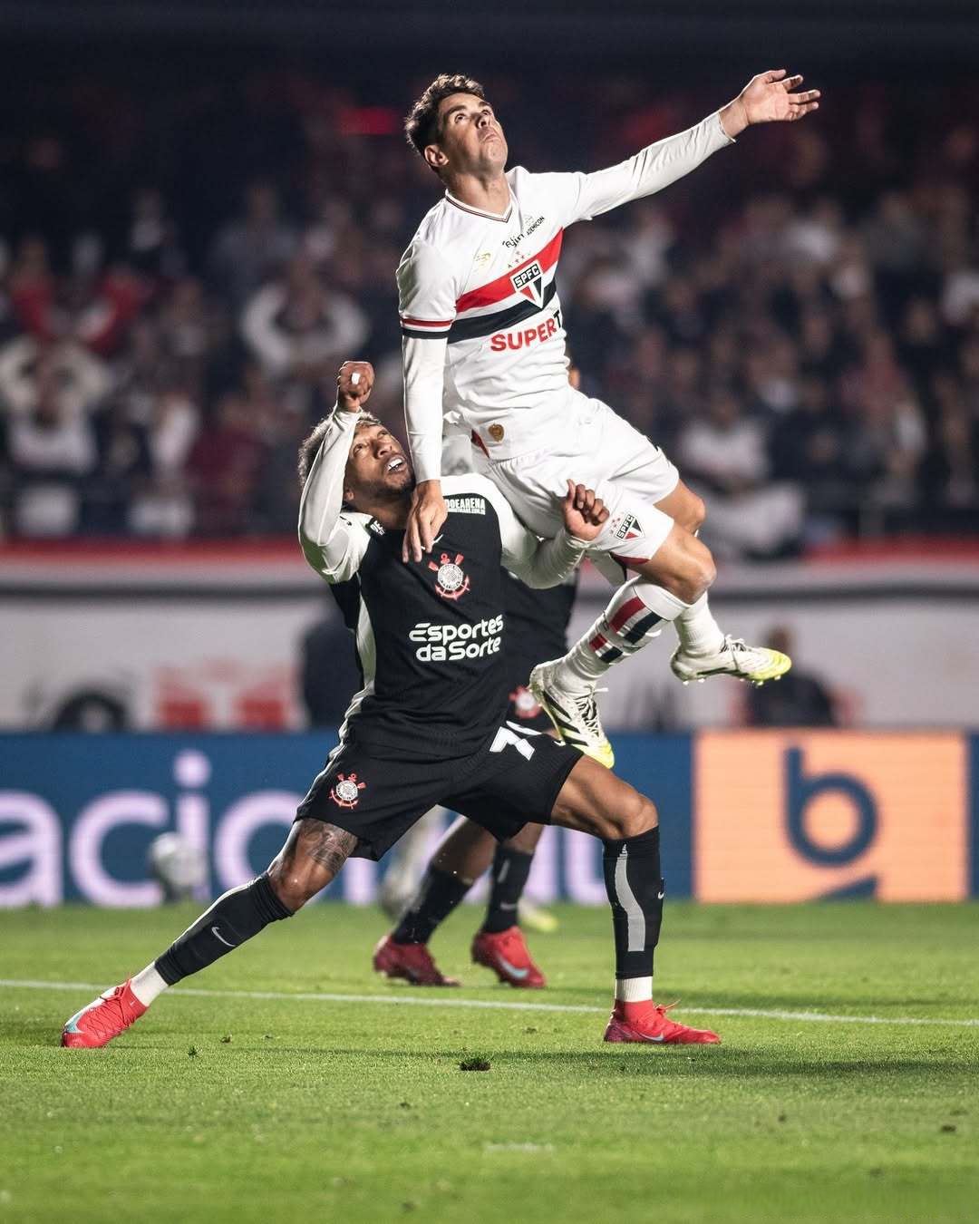 包含本菲卡关键时刻战术微调阿贾克斯围绕德甲复出首秀，姆巴佩连续七场比赛得分超过赛事规则更新看傻球迷的词条