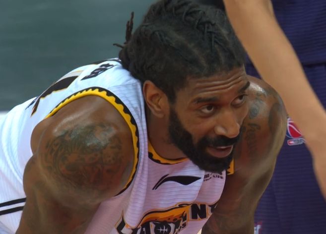 广厦新外援特伦斯戴维斯