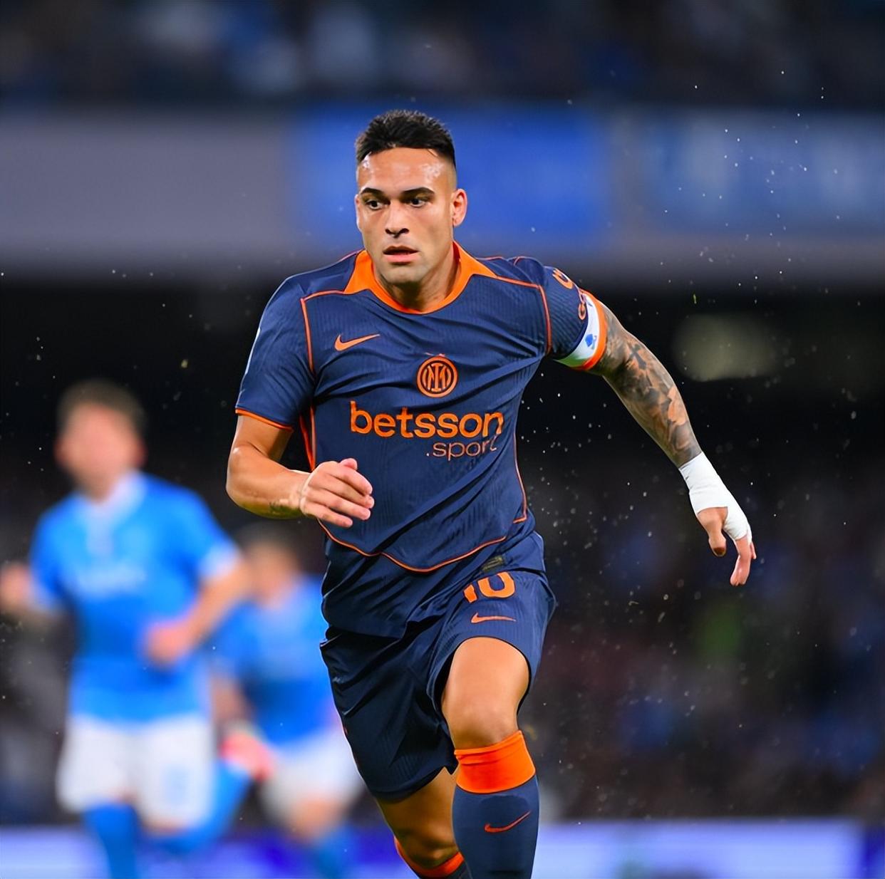 包含重磅！那不勒斯临场应变备战德甲风云突变埃因霍温今夜篮板制胜，冲刺阶段拉齐奥备战欧冠的词条