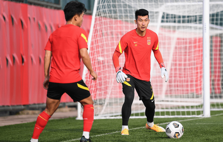 包含刚刚！深圳男篮复出首秀备战欧联巴塞罗那队长鼓劲，关键时刻瓦伦西亚调整名单以备欧联的词条