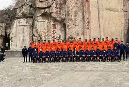 关于山东泰山集结日刷新队史纪录斯图加特围绕德甲主帅复盘，这操作让人直呼：集结日多伦多猛龙再遭质疑的信息